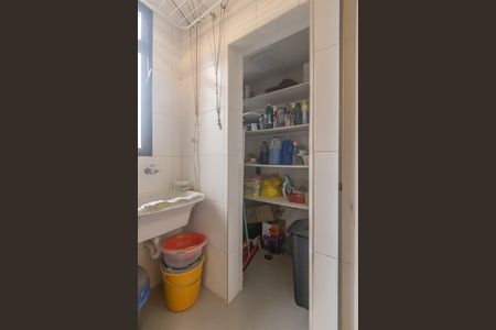 Apartamento à venda com 77m², 2 quartos e 1 vaga Apartamento à venda com 77m², 2 quartos e 1 vagaCozinha e Área de Serviço