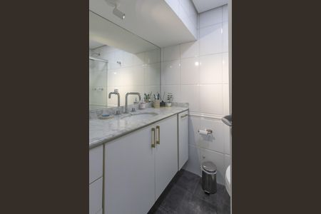 Apartamento à venda com 77m², 2 quartos e 1 vaga Apartamento à venda com 77m², 2 quartos e 1 vagaBanheiro da Suíte