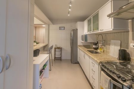 Apartamento à venda com 77m², 2 quartos e 1 vaga Apartamento à venda com 77m², 2 quartos e 1 vagaCozinha e Área de Serviço
