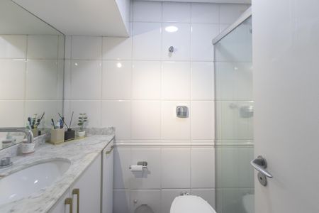 Apartamento à venda com 77m², 2 quartos e 1 vaga Apartamento à venda com 77m², 2 quartos e 1 vagaBanheiro da Suíte