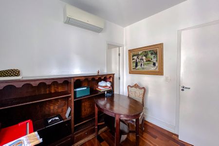 Apartamento à venda com 180m², 3 quartos e 4 vagas Apartamento à venda com 180m², 3 quartos e 4 vagasQuarto 3 - Suíte