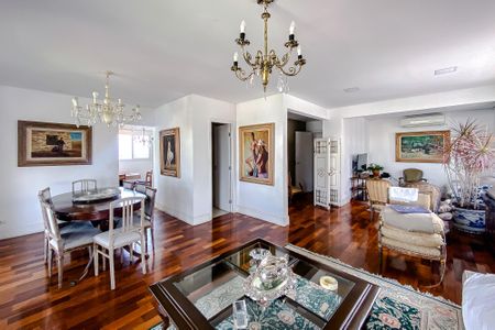Apartamento à venda com 180m², 3 quartos e 4 vagas Apartamento à venda com 180m², 3 quartos e 4 vagasSala
