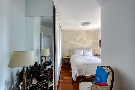 Apartamento à venda com 180m², 3 quartos e 4 vagas Apartamento à venda com 180m², 3 quartos e 4 vagasQuarto 2 - Suíte