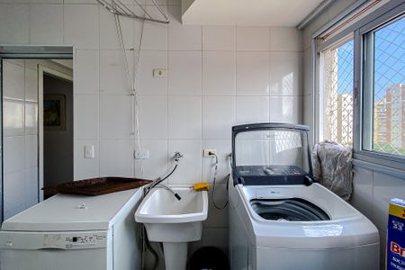 Apartamento à venda com 180m², 3 quartos e 4 vagas Apartamento à venda com 180m², 3 quartos e 4 vagasÁrea de Serviço
