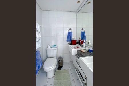 Apartamento à venda com 180m², 3 quartos e 4 vagas Apartamento à venda com 180m², 3 quartos e 4 vagasBanheiro da Suíte 2