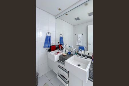 Apartamento à venda com 180m², 3 quartos e 4 vagas Apartamento à venda com 180m², 3 quartos e 4 vagasBanheiro da Suíte 2