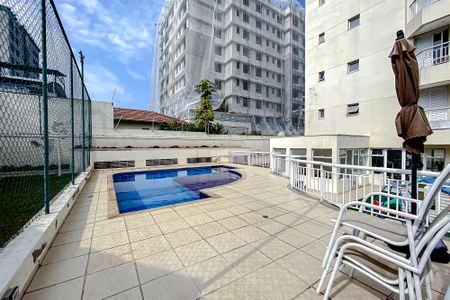 Apartamento à venda com 180m², 3 quartos e 4 vagas Apartamento à venda com 180m², 3 quartos e 4 vagasÁrea comum - Piscina