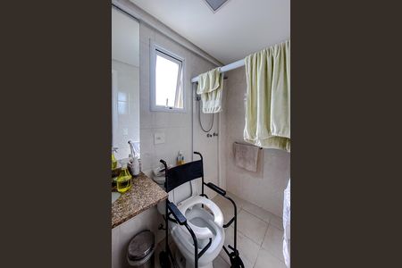 Apartamento à venda com 180m², 3 quartos e 4 vagas Apartamento à venda com 180m², 3 quartos e 4 vagasBanheiro da Suíte 1