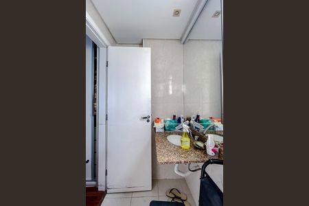 Apartamento à venda com 180m², 3 quartos e 4 vagas Apartamento à venda com 180m², 3 quartos e 4 vagasBanheiro da Suíte 1