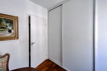 Apartamento à venda com 180m², 3 quartos e 4 vagas Apartamento à venda com 180m², 3 quartos e 4 vagasQuarto 3 - Suíte