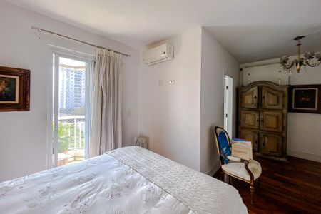 Apartamento à venda com 180m², 3 quartos e 4 vagas Apartamento à venda com 180m², 3 quartos e 4 vagasQuarto 2 - Suíte