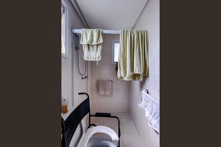Apartamento à venda com 180m², 3 quartos e 4 vagas Apartamento à venda com 180m², 3 quartos e 4 vagasBanheiro da Suíte 1