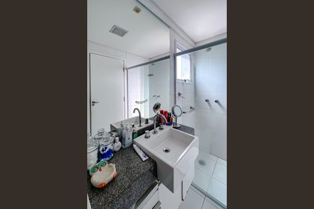 Apartamento à venda com 180m², 3 quartos e 4 vagas Apartamento à venda com 180m², 3 quartos e 4 vagasBanheiro da Suíte 2
