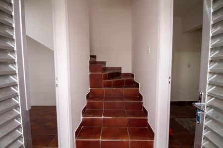 Casa para alugar com 188m², 3 quartos e 4 vagas Casa para alugar com 188m², 3 quartos e 4 vagasEscada