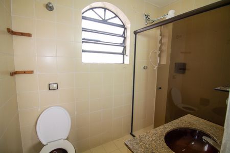 Casa para alugar com 188m², 3 quartos e 4 vagas Casa para alugar com 188m², 3 quartos e 4 vagasBanheiro da Suíte 2