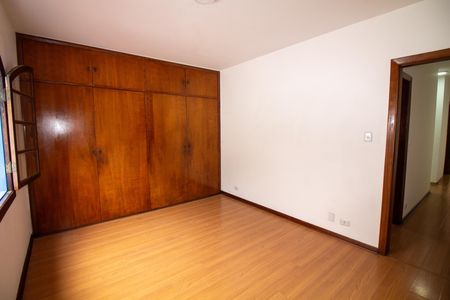 Quarto 1 de casa para alugar com 3 quartos, 188m² em Jardim Aeroporto, São Paulo