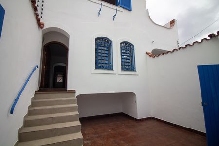 Casa para alugar com 188m², 3 quartos e 4 vagas Casa para alugar com 188m², 3 quartos e 4 vagasGaragem / Fachada Interna