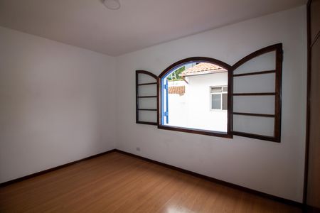 Casa para alugar com 188m², 3 quartos e 4 vagas Casa para alugar com 188m², 3 quartos e 4 vagasQuarto 1