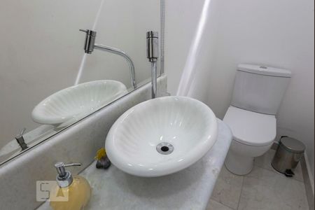 Casa para alugar com 247m², 3 quartos e 4 vagas Casa para alugar com 247m², 3 quartos e 4 vagasBanheiro