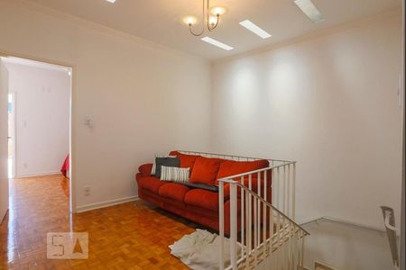 Casa para alugar com 247m², 3 quartos e 4 vagas Casa para alugar com 247m², 3 quartos e 4 vagasSala 2