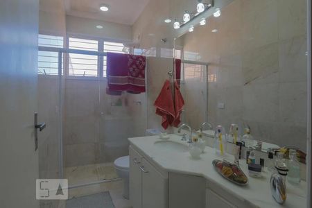 Casa para alugar com 247m², 3 quartos e 4 vagas Casa para alugar com 247m², 3 quartos e 4 vagasBanheiro