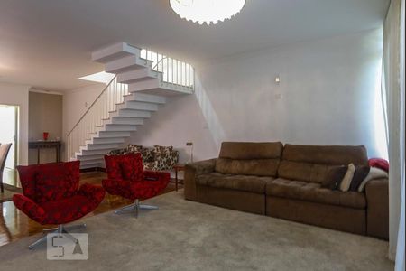 Casa para alugar com 247m², 3 quartos e 4 vagas Casa para alugar com 247m², 3 quartos e 4 vagasSala
