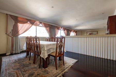 Apartamento à venda com 296m², 4 quartos e 3 vagas Apartamento à venda com 296m², 4 quartos e 3 vagasSala