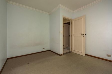Apartamento à venda com 296m², 4 quartos e 3 vagas Apartamento à venda com 296m², 4 quartos e 3 vagasQuarto 4