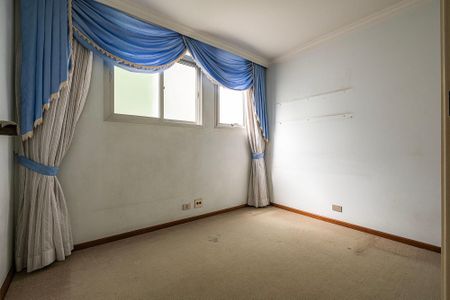 Apartamento à venda com 296m², 4 quartos e 3 vagas Apartamento à venda com 296m², 4 quartos e 3 vagasQuarto 4