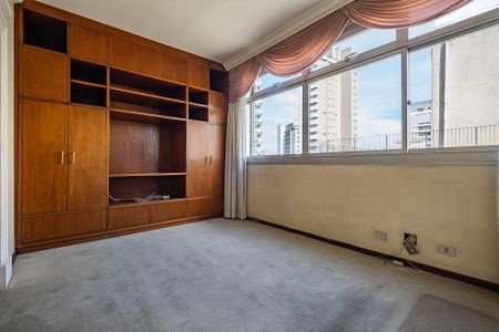 Apartamento à venda com 296m², 4 quartos e 3 vagas Apartamento à venda com 296m², 4 quartos e 3 vagasSala de TV