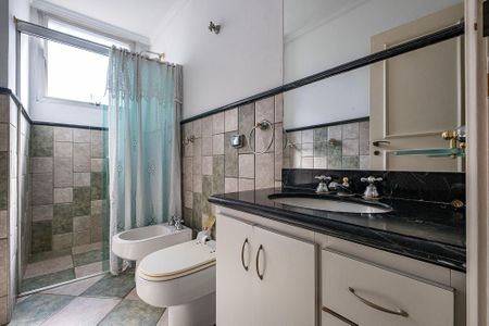 Apartamento à venda com 296m², 4 quartos e 3 vagas Apartamento à venda com 296m², 4 quartos e 3 vagasSuíte 2