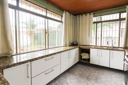 Casa de condomínio para alugar com 280m², 3 quartos e 5 vagasCozinha