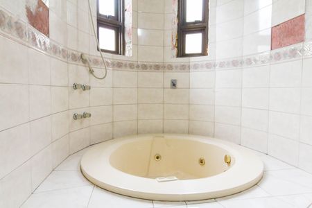 Casa de condomínio para alugar com 280m², 3 quartos e 5 vagasBanheiro da Suíte