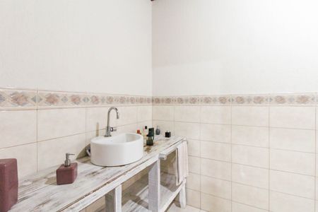 Casa de condomínio para alugar com 280m², 3 quartos e 5 vagasBanheiro da Suíte