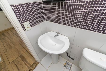 Apartamento para alugar com 55m², 2 quartos e 1 vaga Apartamento para alugar com 55m², 2 quartos e 1 vagaBanheiro da Suíte