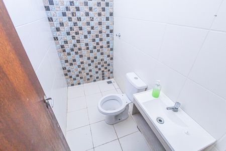 Casa de condomínio à venda com 80m², 2 quartos e 1 vaga Casa de condomínio à venda com 80m², 2 quartos e 1 vagaBanheiro