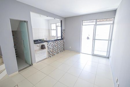 Casa de condomínio à venda com 80m², 2 quartos e 1 vaga Casa de condomínio à venda com 80m², 2 quartos e 1 vagaSala
