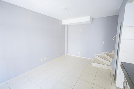 Casa de condomínio à venda com 80m², 2 quartos e 1 vaga Casa de condomínio à venda com 80m², 2 quartos e 1 vagaSala