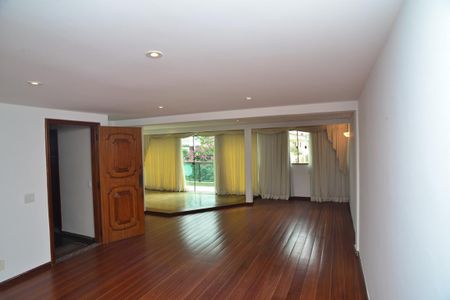 Apartamento à venda com 397m², 4 quartos e 2 vagas Apartamento à venda com 397m², 4 quartos e 2 vagasSala