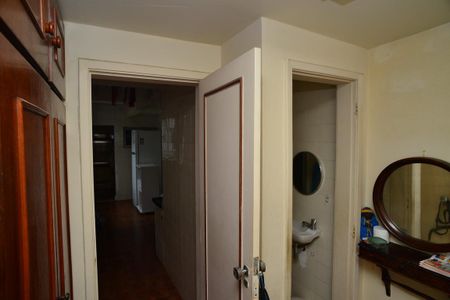 Apartamento à venda com 397m², 4 quartos e 2 vagas Apartamento à venda com 397m², 4 quartos e 2 vagasBanheiro de Serviço
