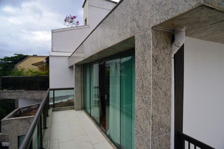 Apartamento à venda com 397m², 4 quartos e 2 vagas Apartamento à venda com 397m², 4 quartos e 2 vagasVaranda