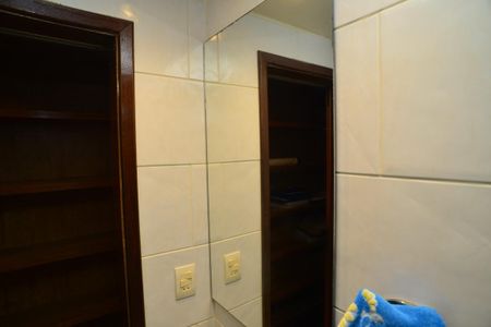 Apartamento à venda com 397m², 4 quartos e 2 vagas Apartamento à venda com 397m², 4 quartos e 2 vagasBanheiro Suíte
