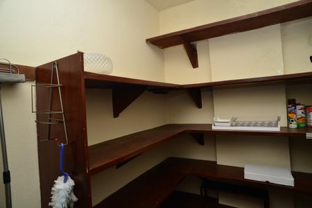 Apartamento à venda com 397m², 4 quartos e 2 vagas Apartamento à venda com 397m², 4 quartos e 2 vagasQuarto de Serviço