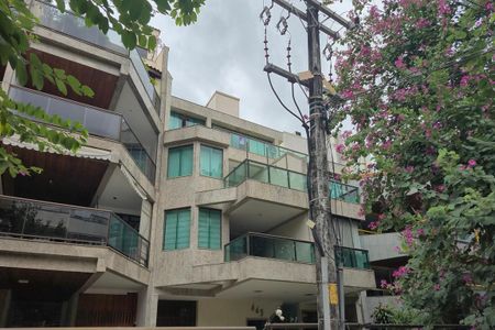 Apartamento à venda com 397m², 4 quartos e 2 vagas Apartamento à venda com 397m², 4 quartos e 2 vagasPlaca