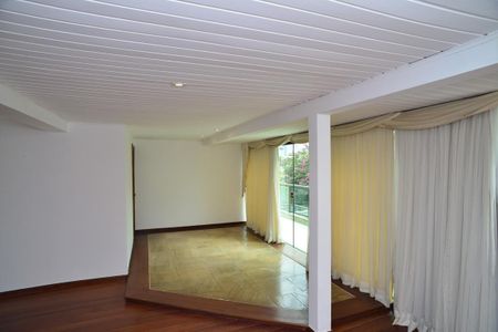 Apartamento à venda com 397m², 4 quartos e 2 vagas Apartamento à venda com 397m², 4 quartos e 2 vagasSala