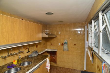 Apartamento à venda com 397m², 4 quartos e 2 vagas Apartamento à venda com 397m², 4 quartos e 2 vagasCozinha