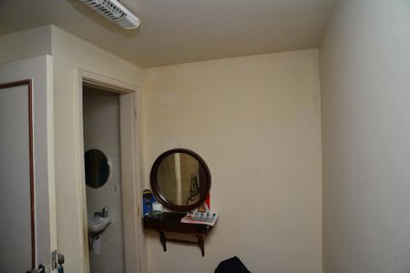 Apartamento à venda com 397m², 4 quartos e 2 vagas Apartamento à venda com 397m², 4 quartos e 2 vagasQuarto de Serviço
