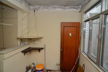Apartamento à venda com 397m², 4 quartos e 2 vagas Apartamento à venda com 397m², 4 quartos e 2 vagasÁrea de Serviço