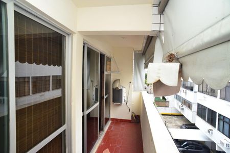 Apartamento à venda com 397m², 4 quartos e 2 vagas Apartamento à venda com 397m², 4 quartos e 2 vagasVaranda dos Quartos