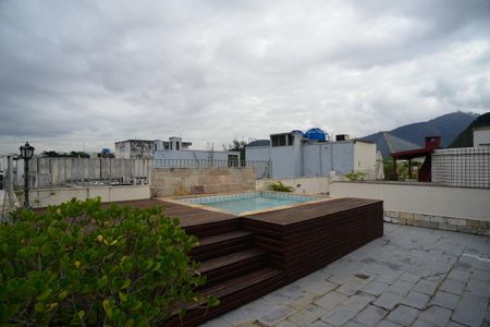 Apartamento à venda com 397m², 4 quartos e 2 vagas Apartamento à venda com 397m², 4 quartos e 2 vagasPiscina